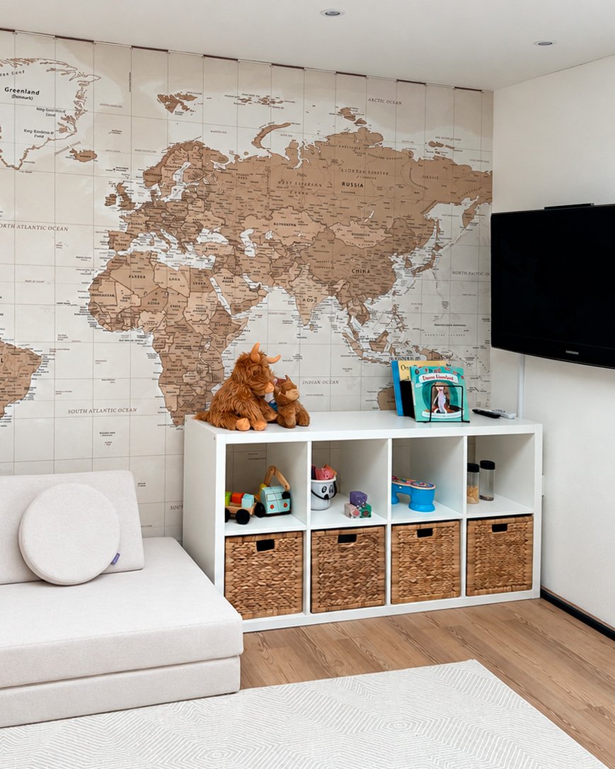 A customer’s room with a wall mural, photo 5 of 48